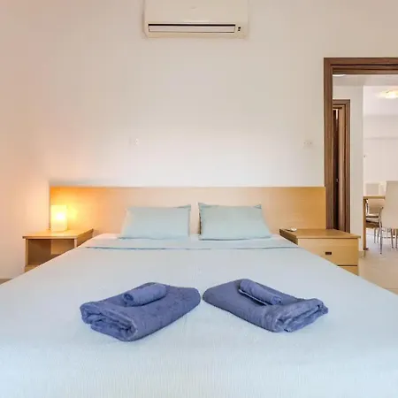Luxury 2br 1 Min To