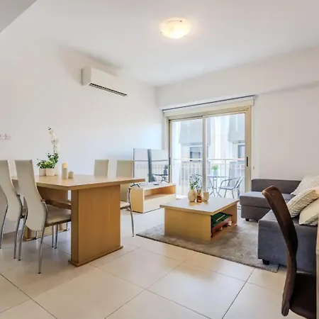 Luxury 2br 1 Min To * Larnaca