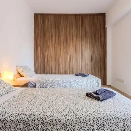Luxury 2br 1 Min To *