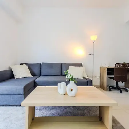 Luxury 2br 1 Min To * Larnaca
