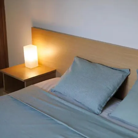 Luxury 2br 1 Min To *